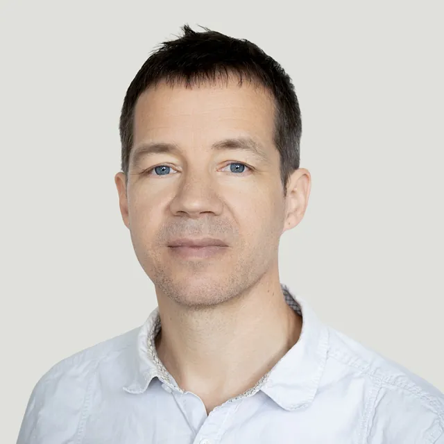 Dr. Peter Commer