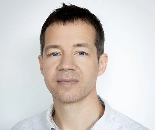 Dr. Peter Commer